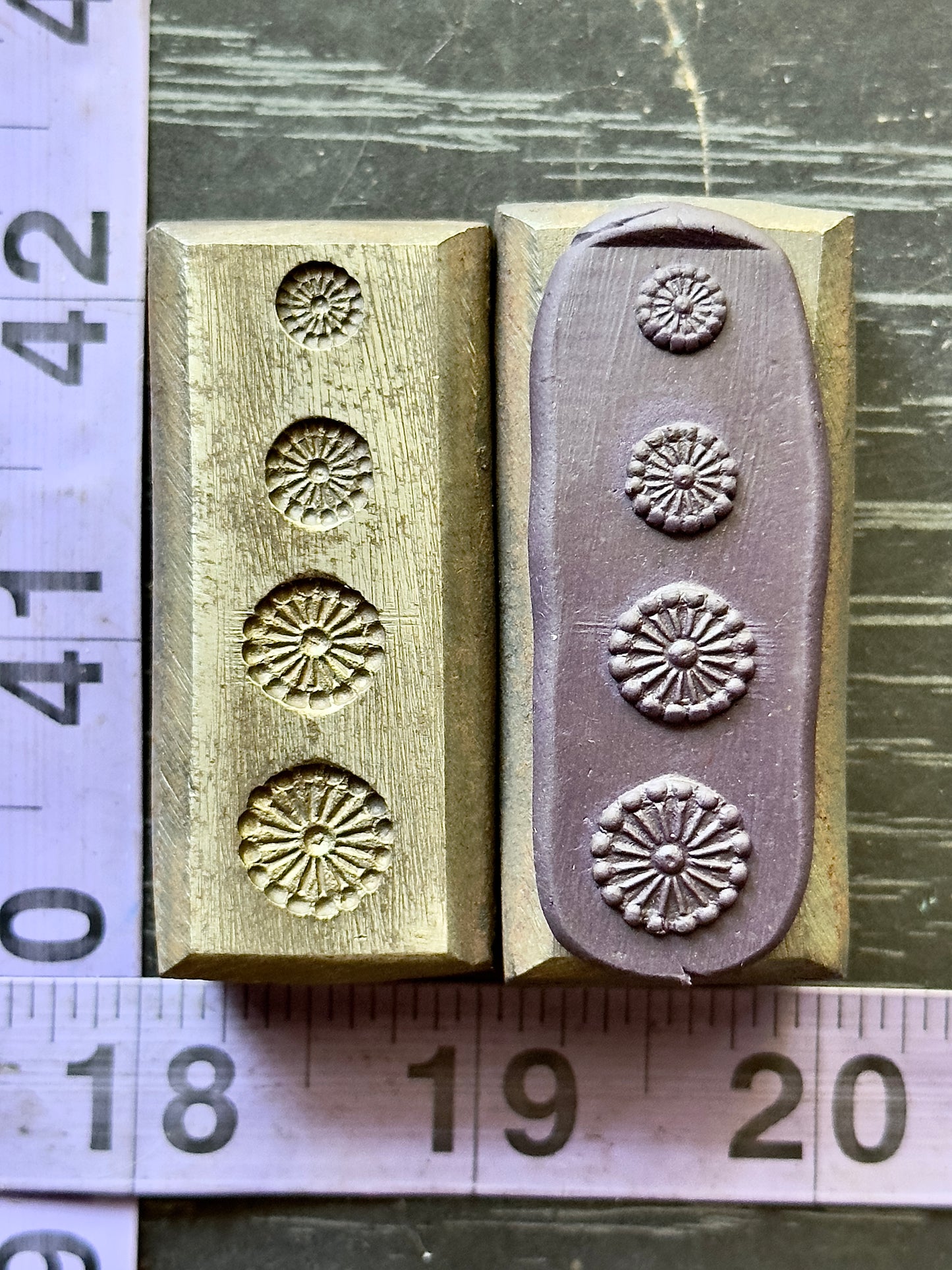 Little shots graduated concho style/wheel vintage steel shot plate