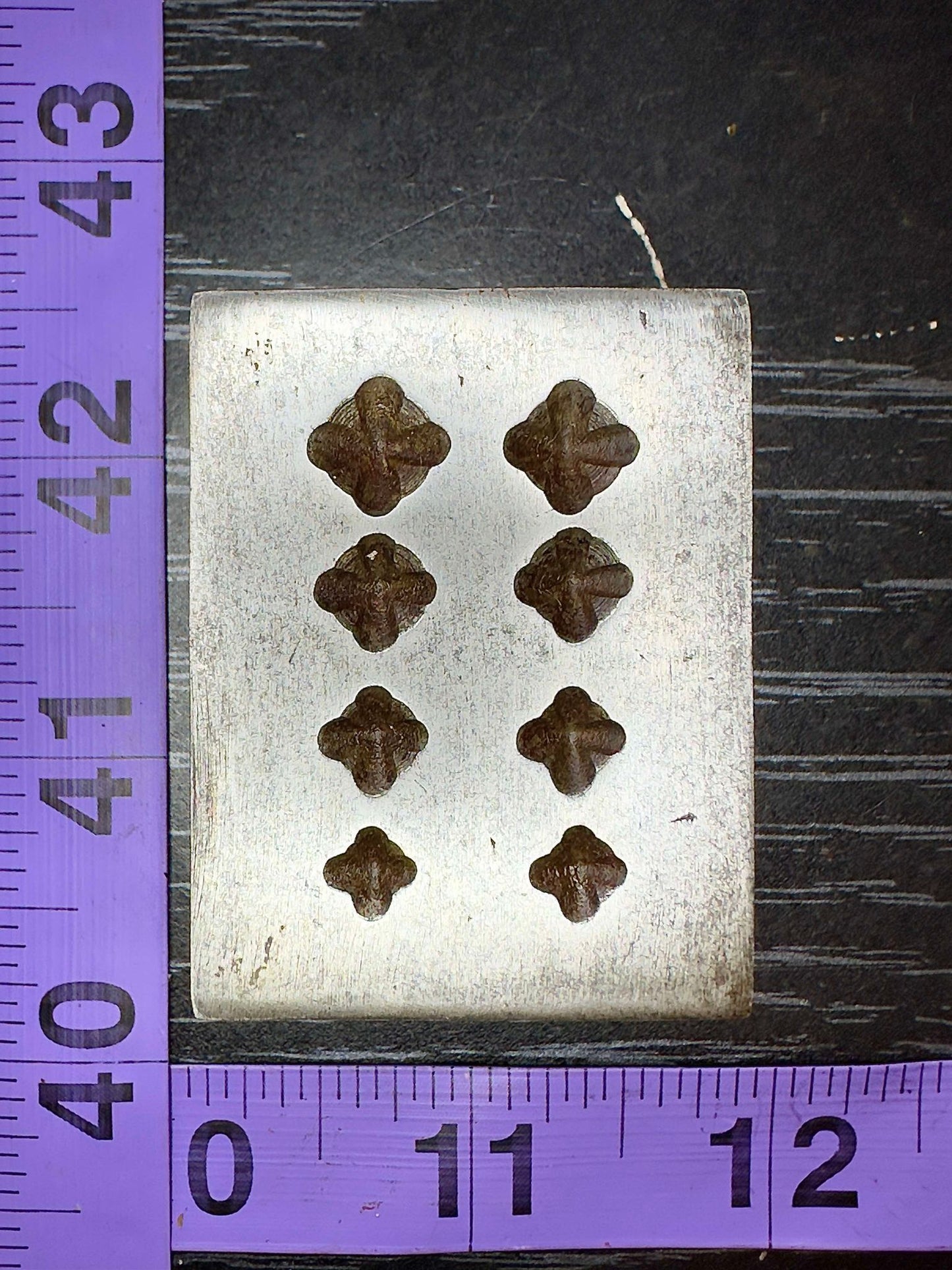 Pyramid style with four points vintage steel shot plate