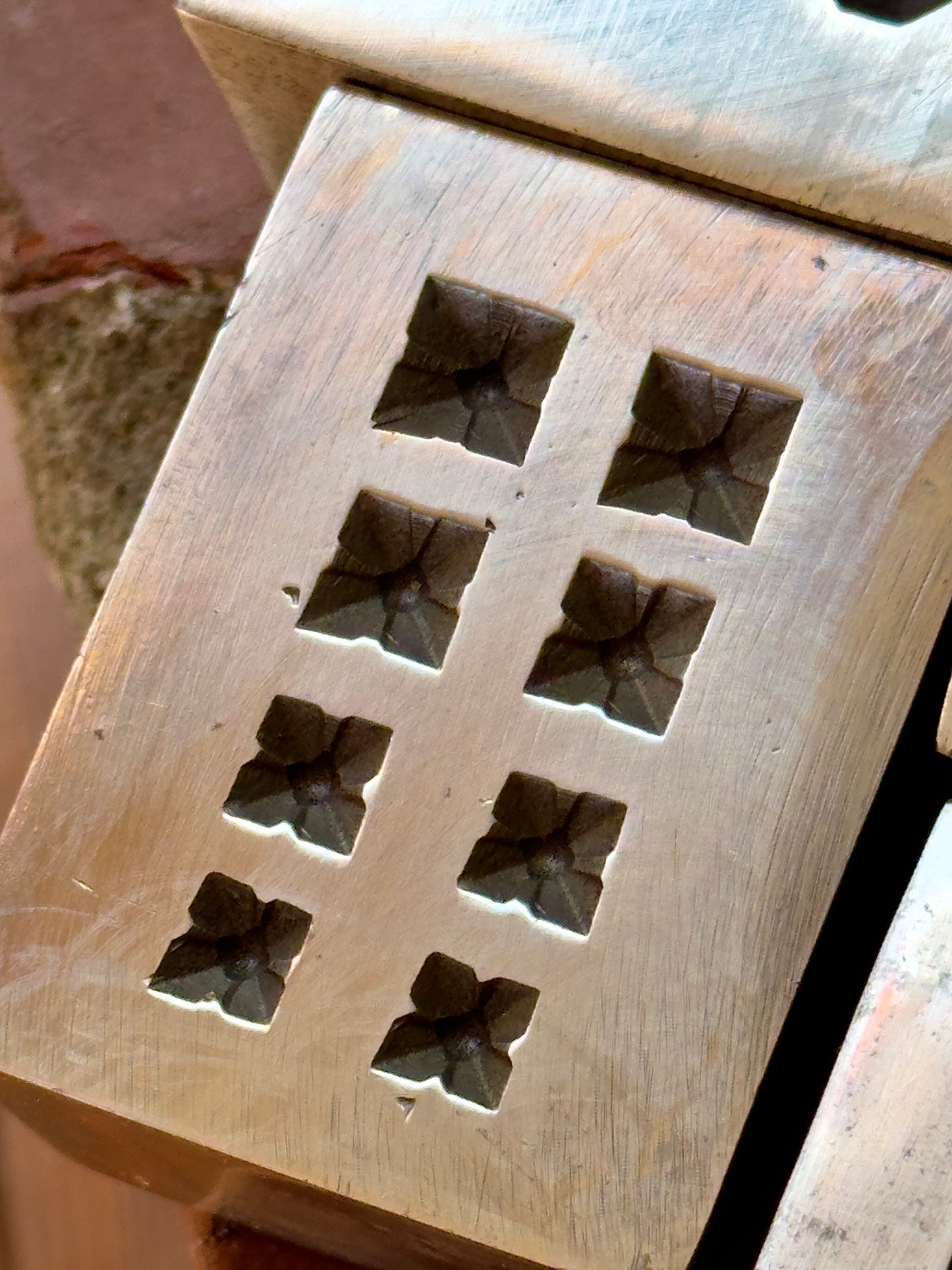 Pyramid style with four fluted points vintage steel shot plate