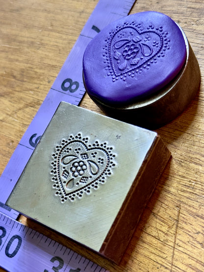 Simple heart shallow impression die