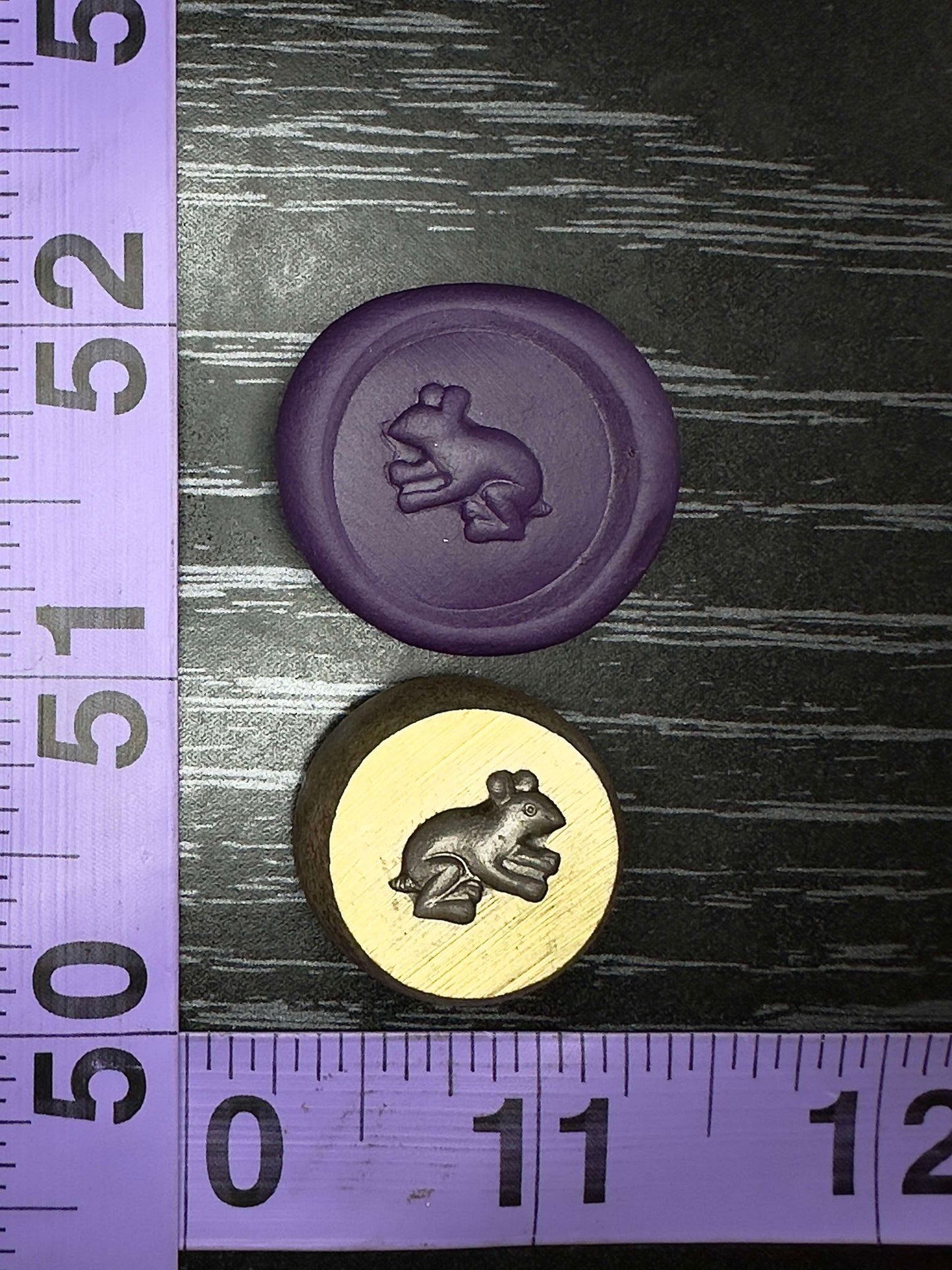 Mouse small bronze die 15