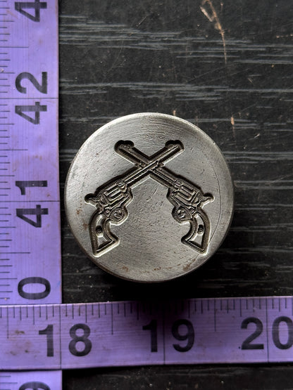 Crossed revolver pistols, double guns steel impression die