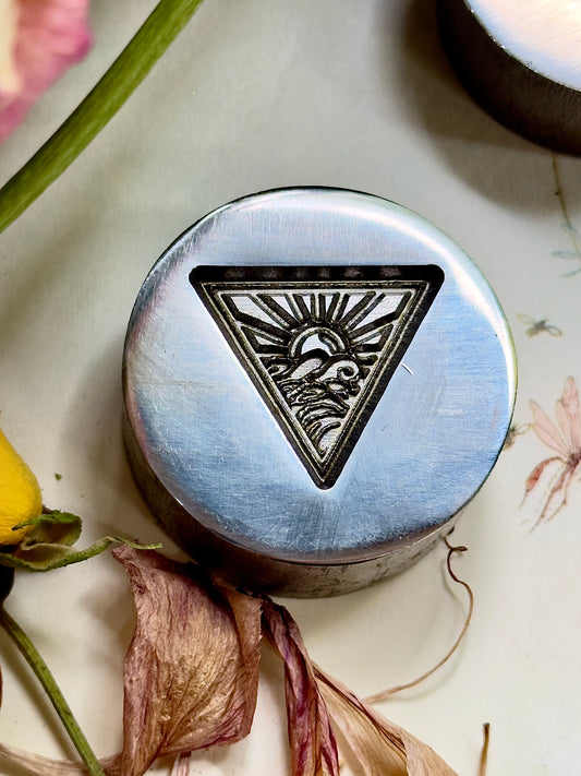 Sunset waves triangle frame impression die