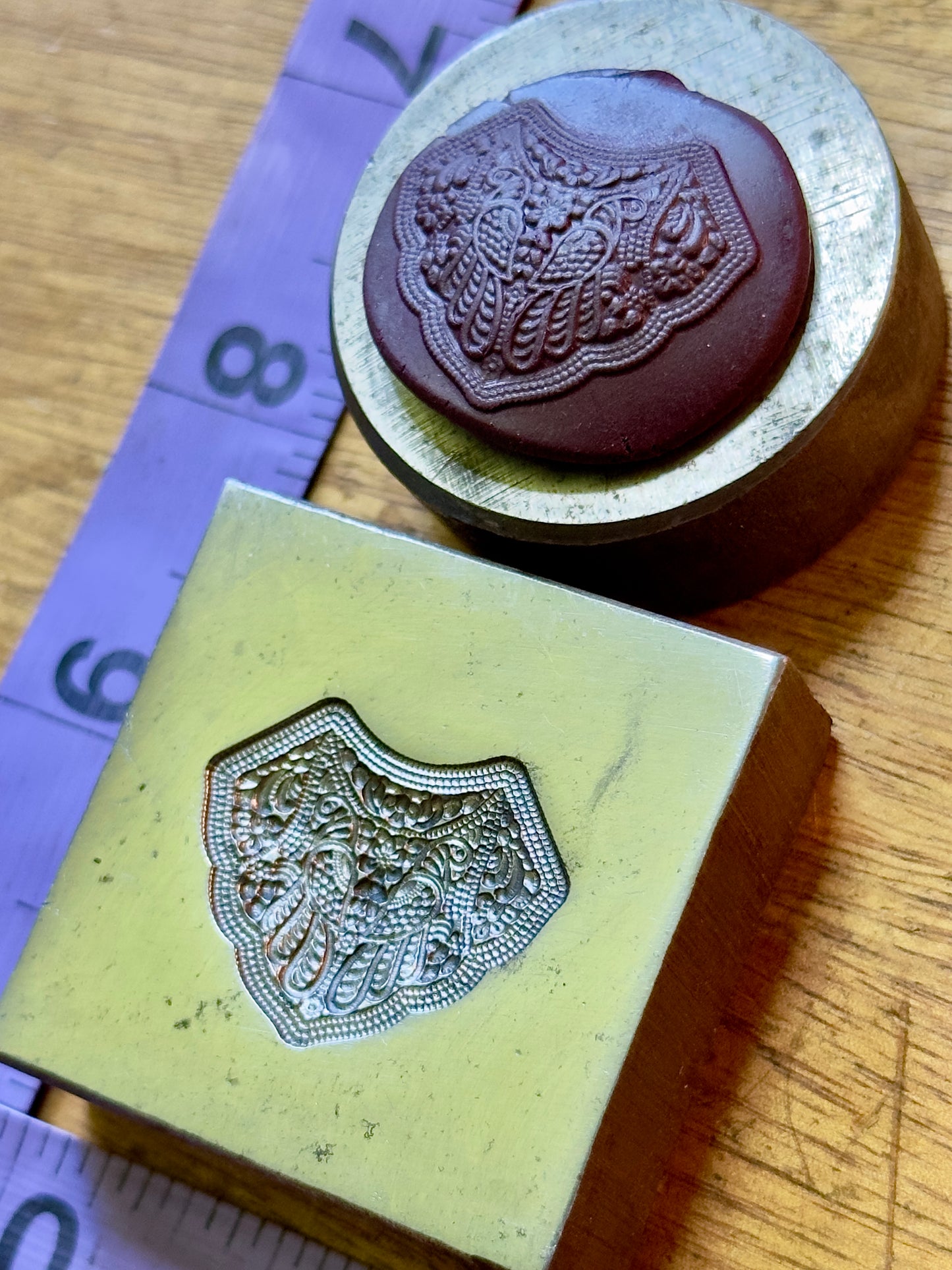 Mirrored peacocks detailed steel impression die 62