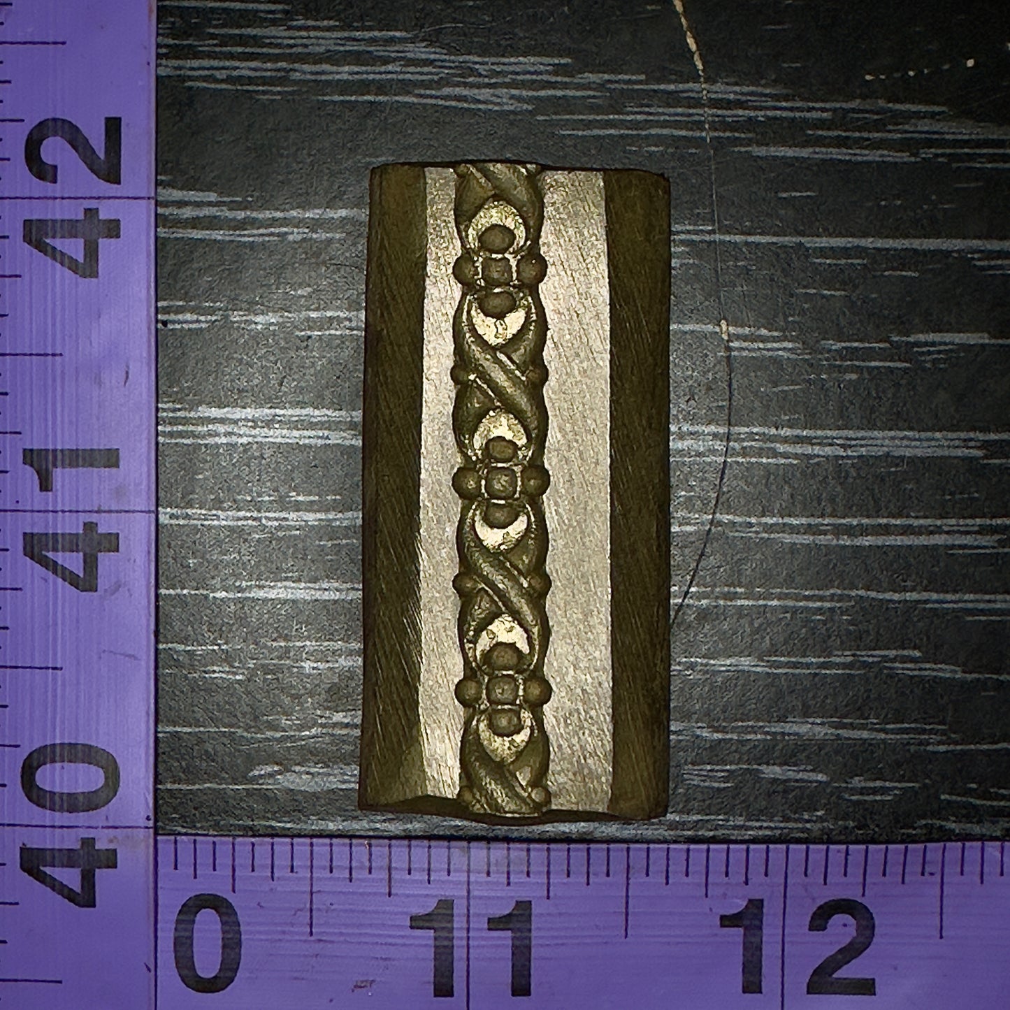 Single wire die bronze impression WD67