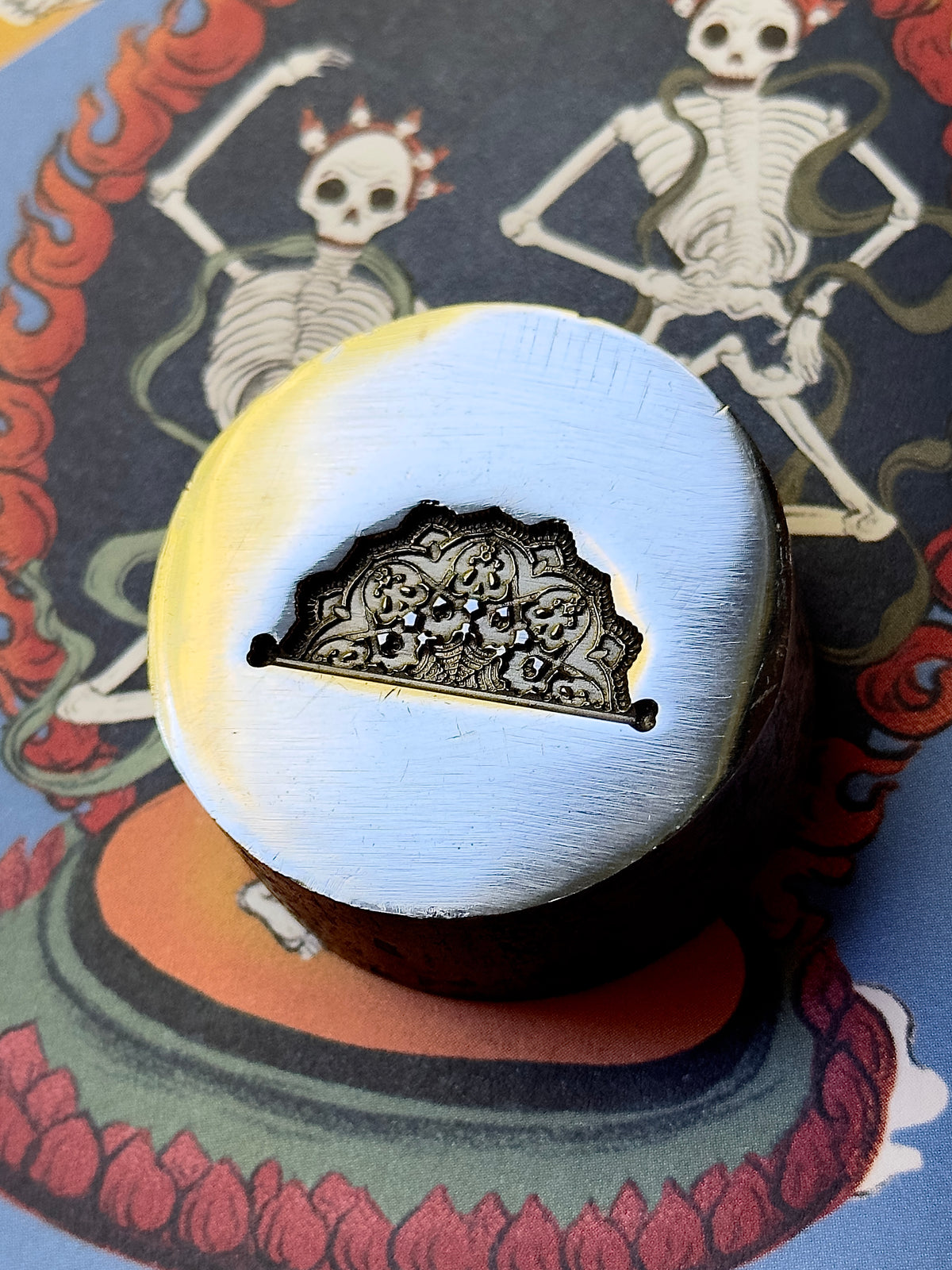 Spooky lace with skulls and tiny bats steel impression die