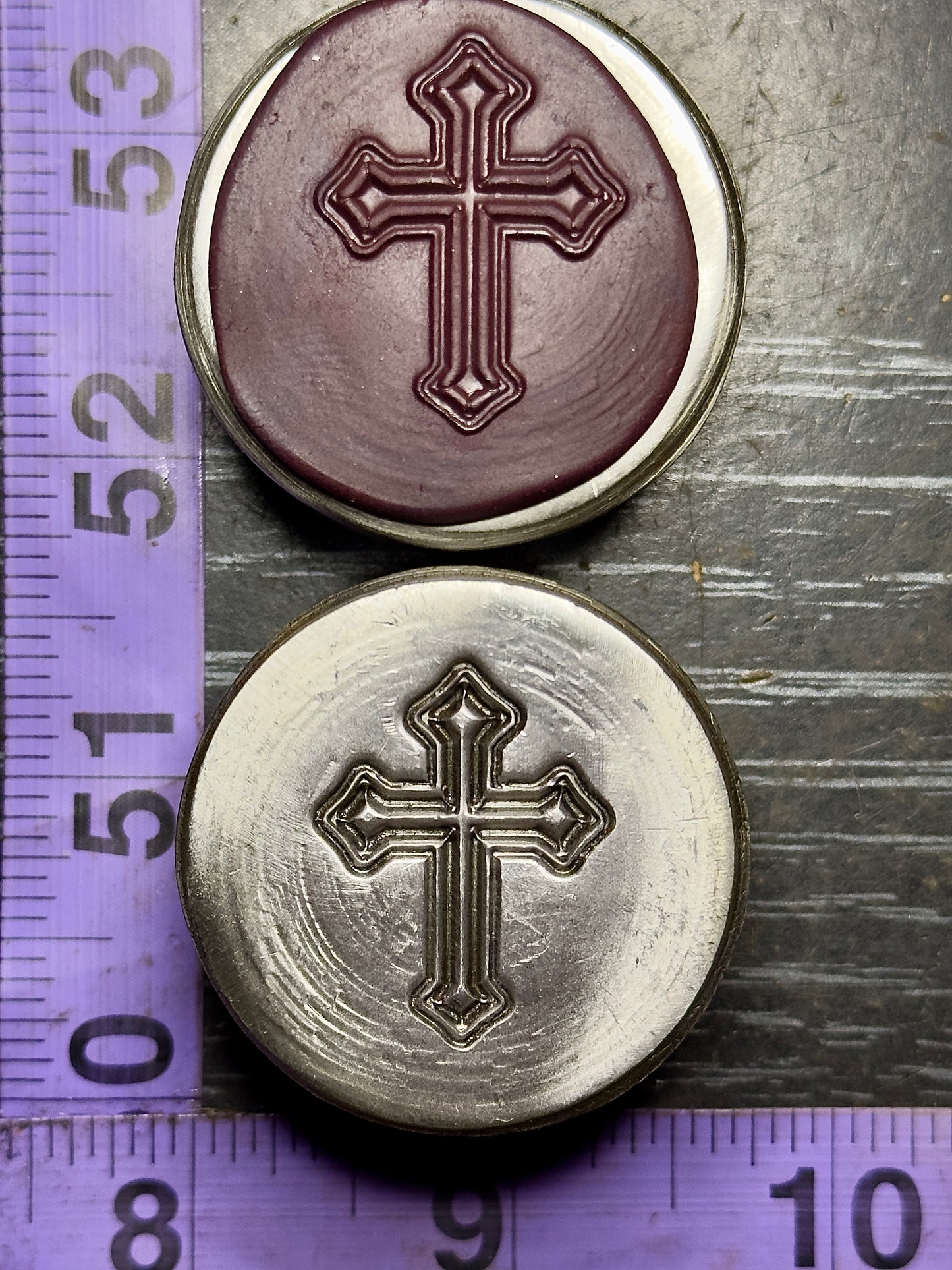 Cross impression steel die