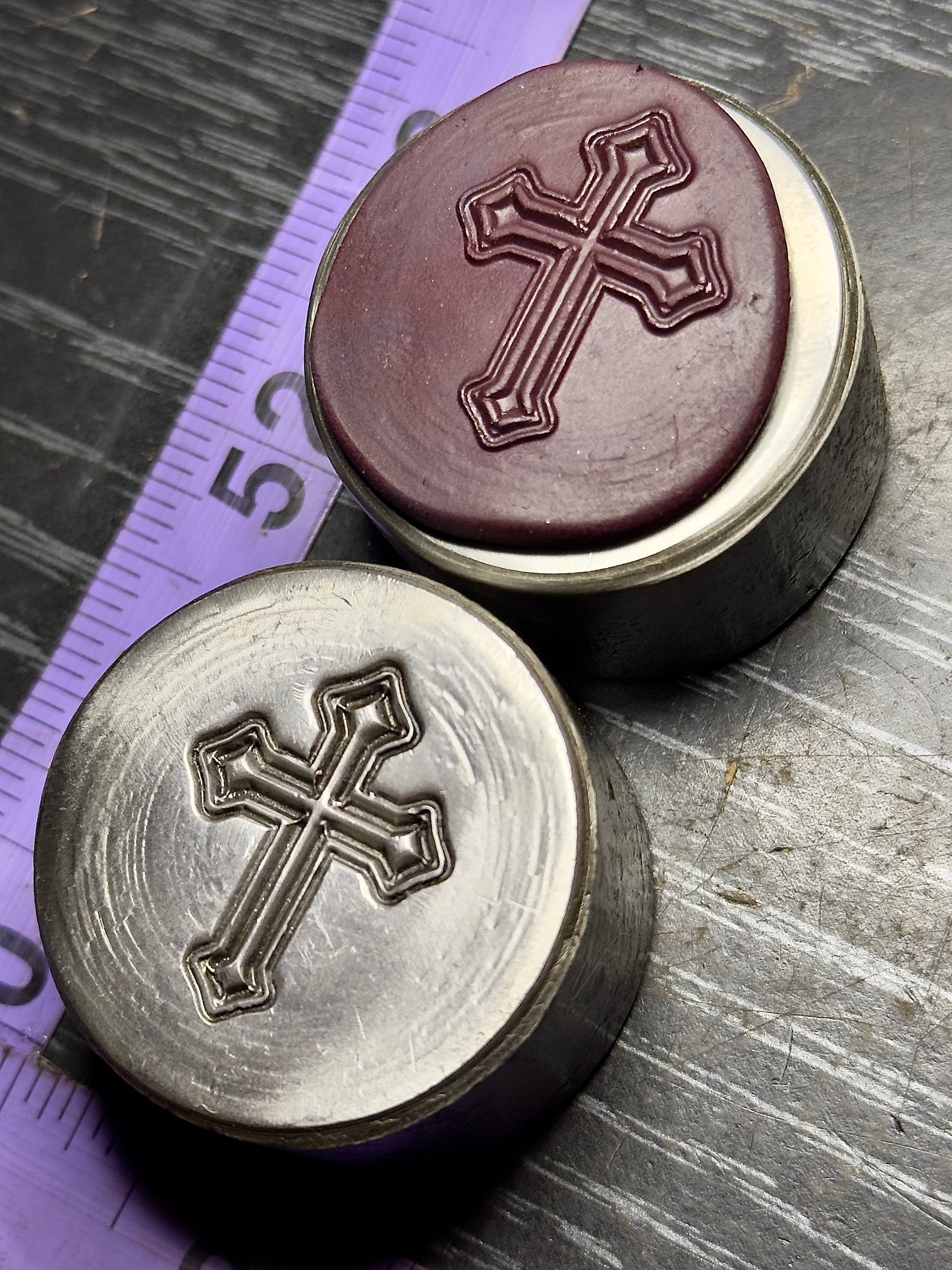 Cross impression steel die