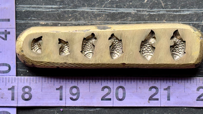 Fish bronze 3 pairs impression die golden bar
