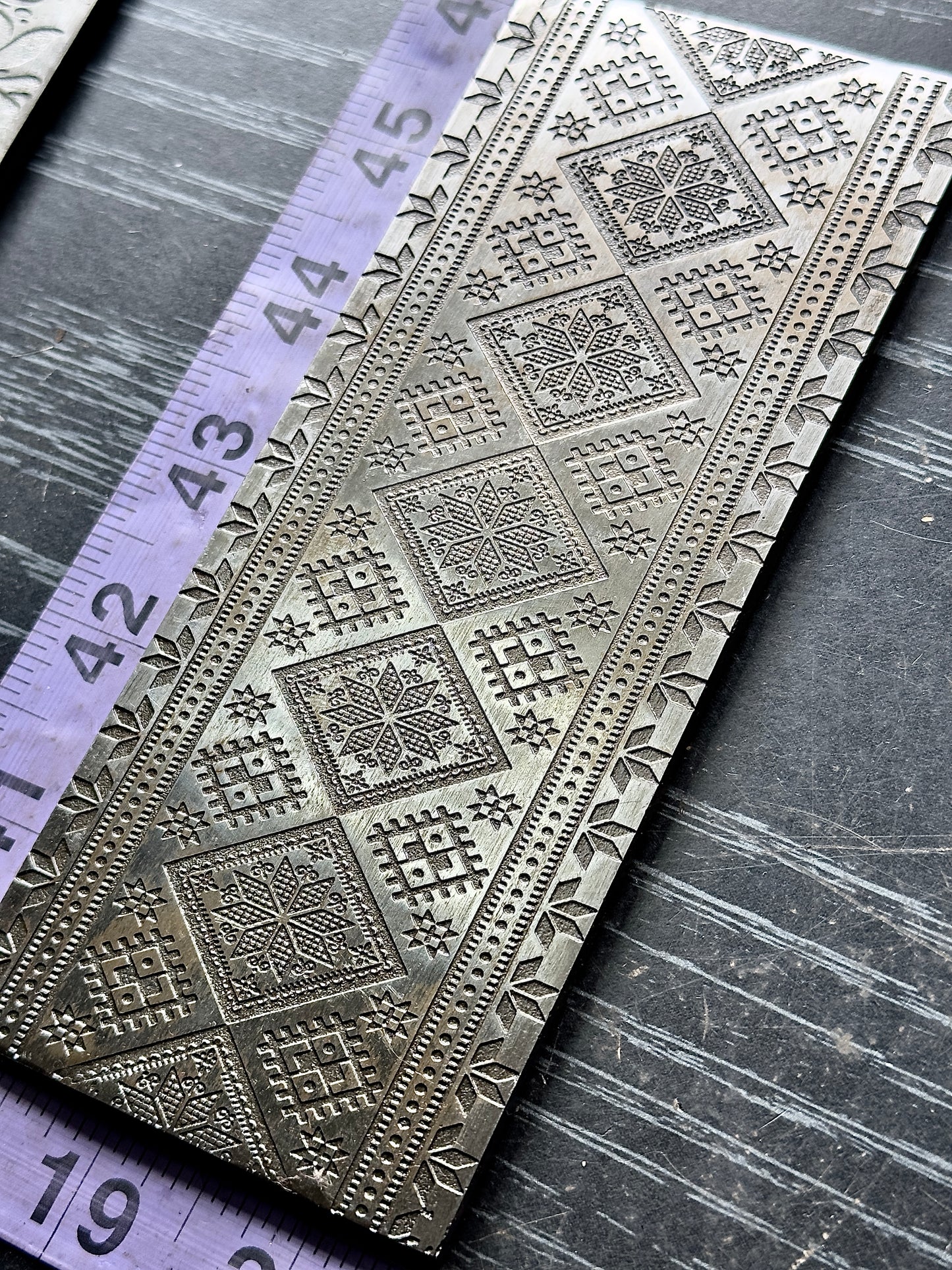 Diamond pattern Texture/rolling mill plate