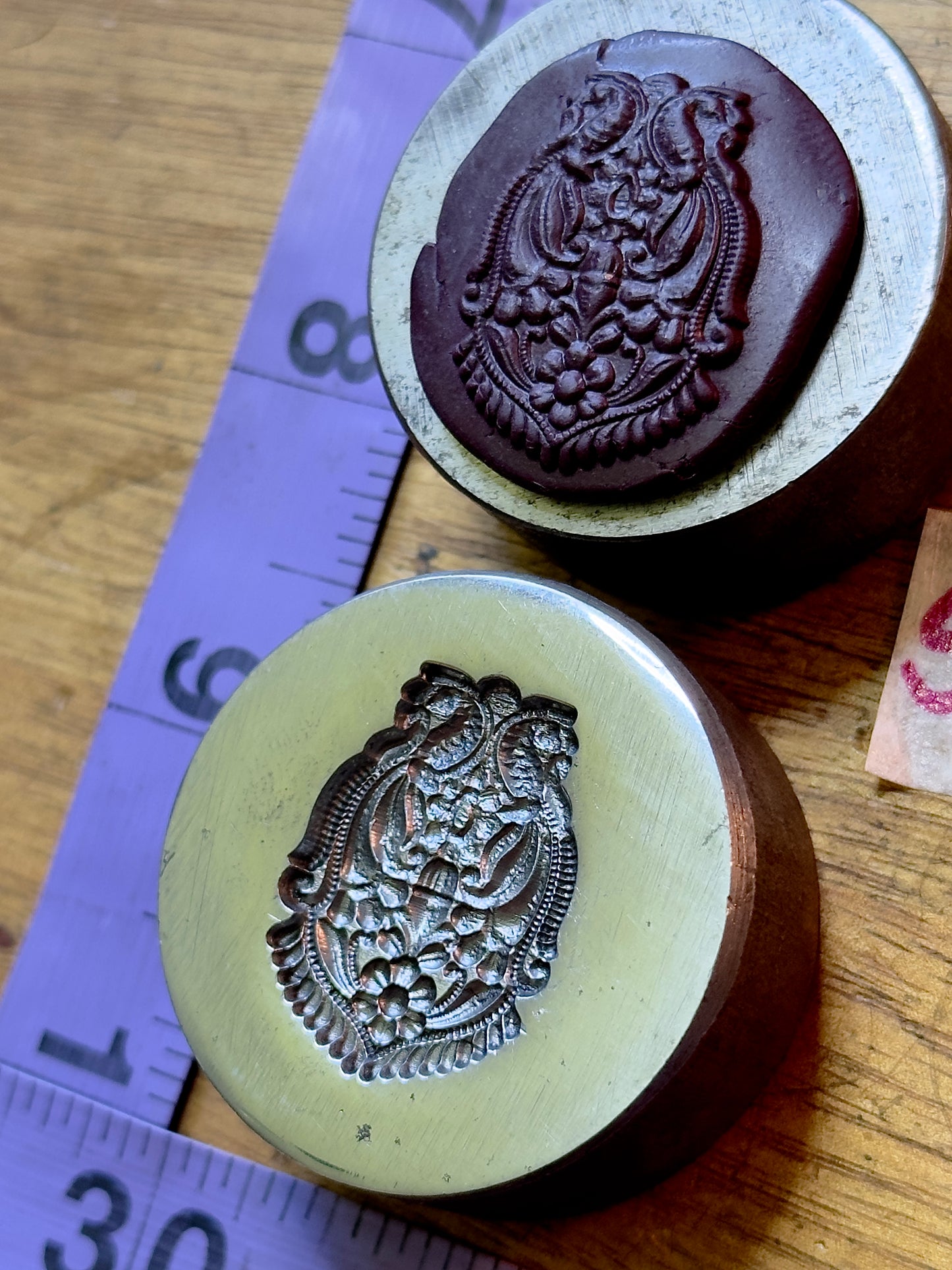 Mirrored peacocks steel impression die 52