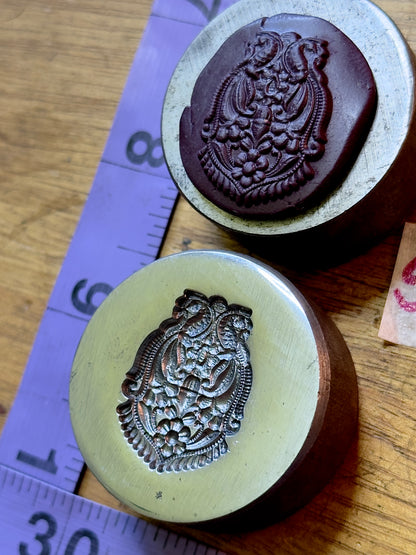 Mirrored peacocks steel impression die 52