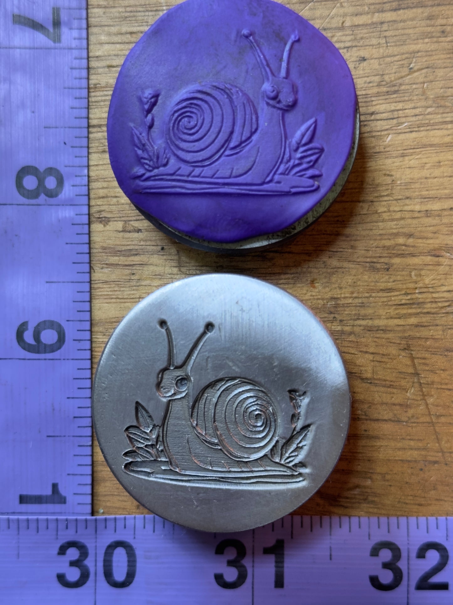 Snail impression die