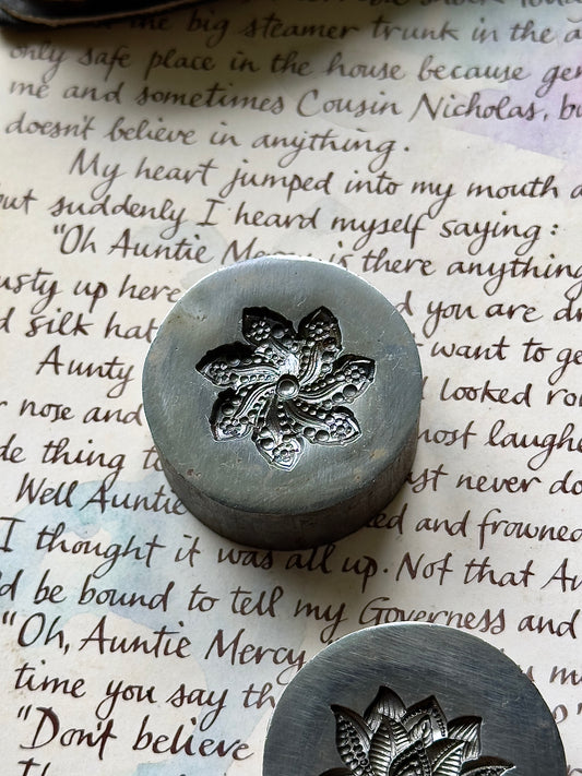 Swirl flower with dots