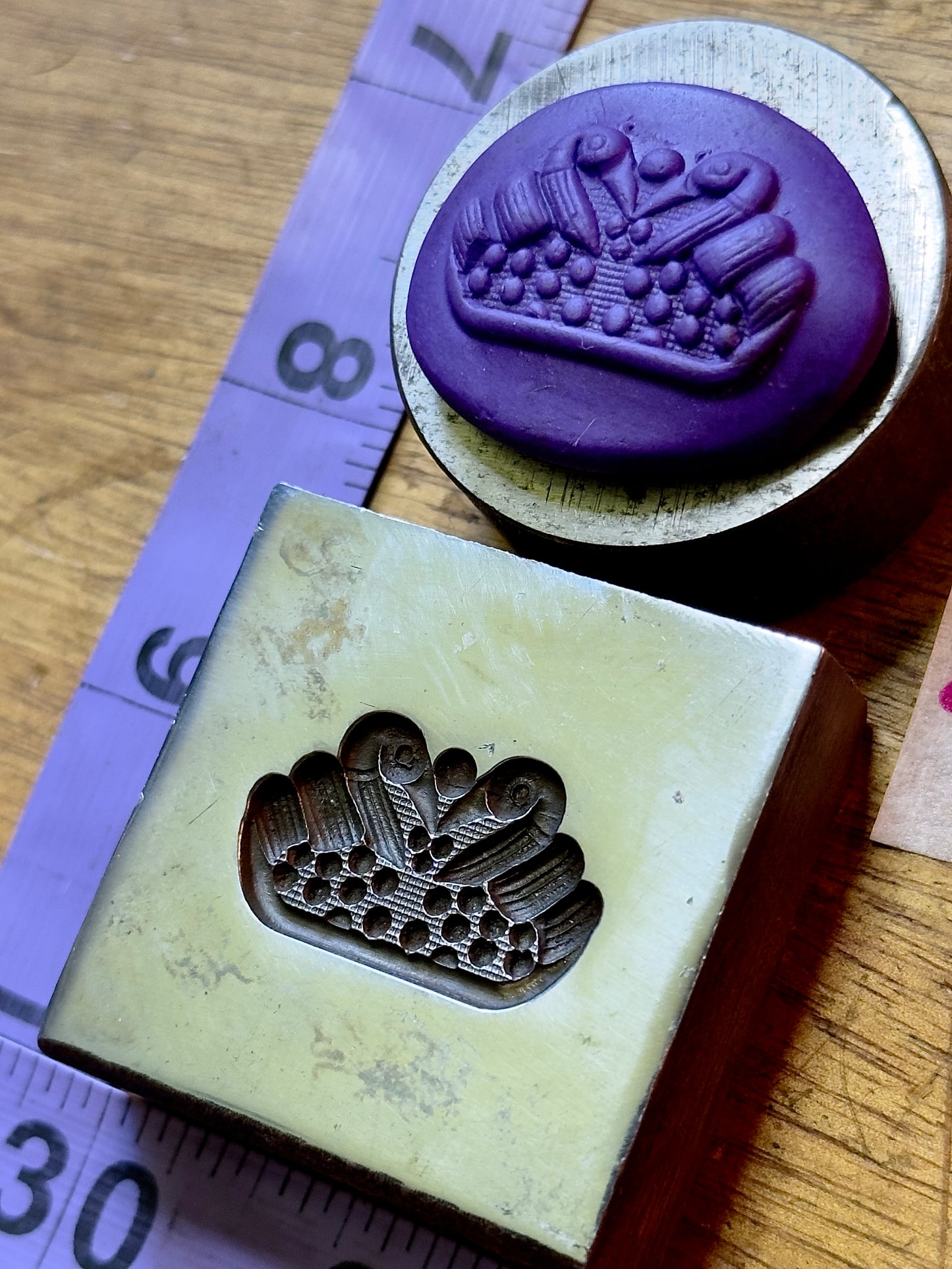 Mirrored swans steel impression die 49