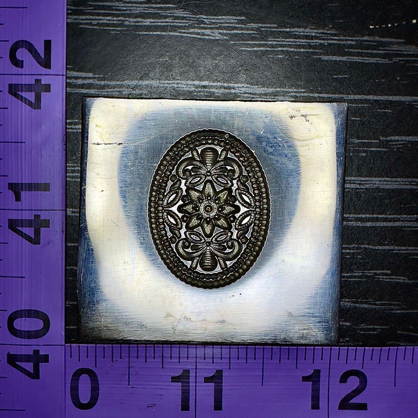 Fancy oval floral impression die