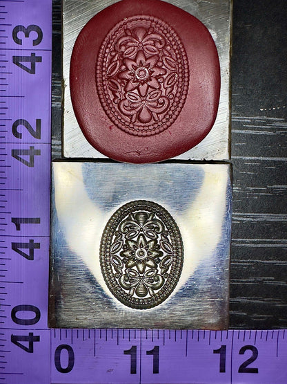 Fancy oval floral impression die