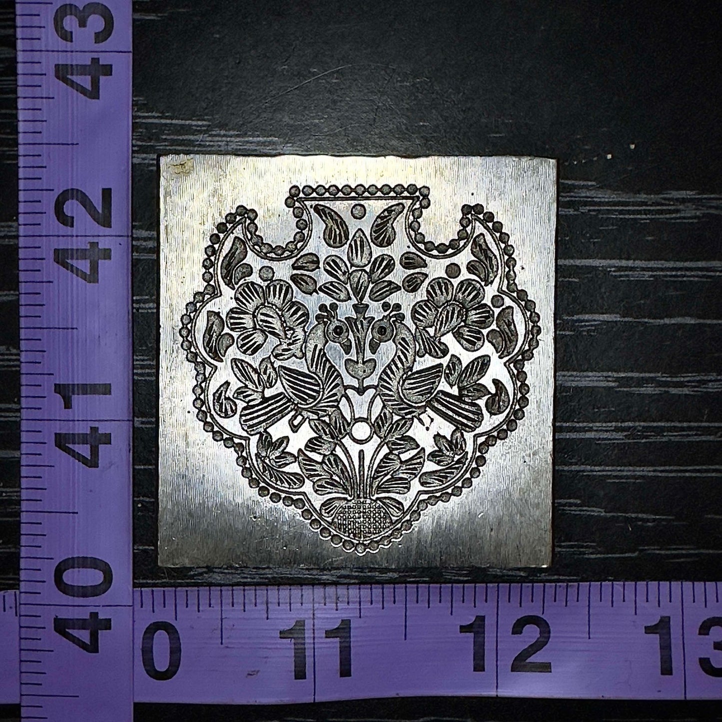 Mirrored peacocks impression die scalloped spade shape