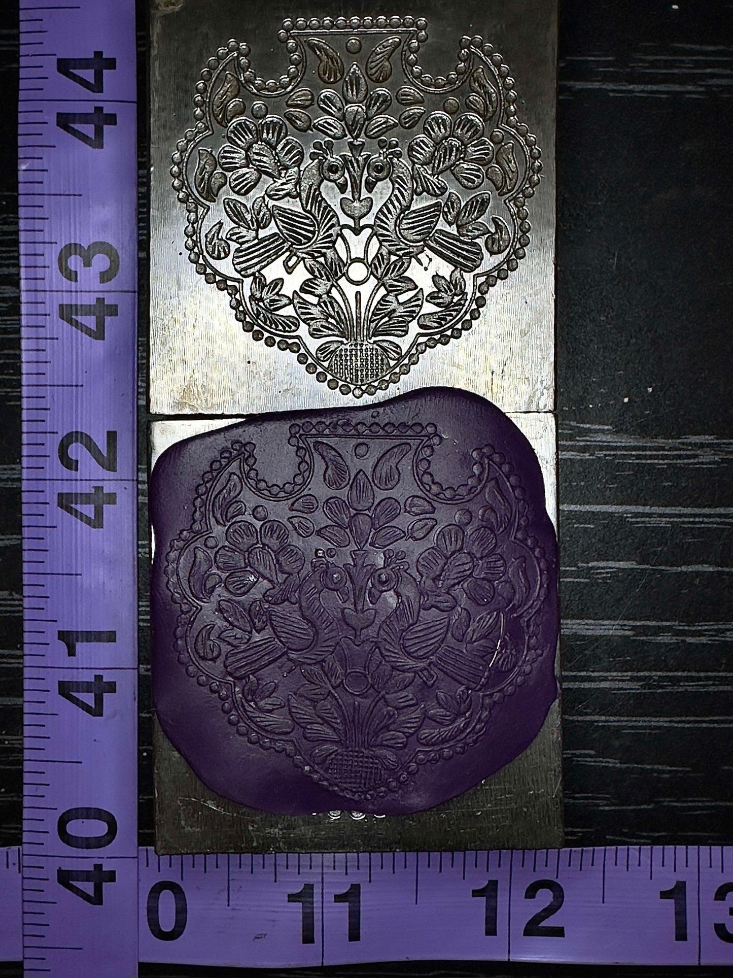 Mirrored peacocks impression die scalloped spade shape