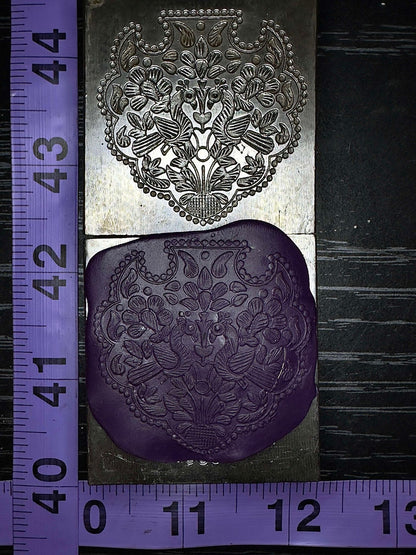 Mirrored peacocks impression die scalloped spade shape