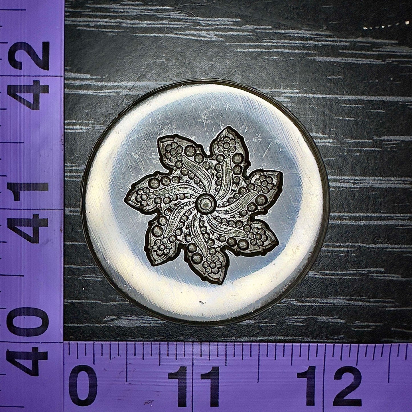 Swirl flower with dots